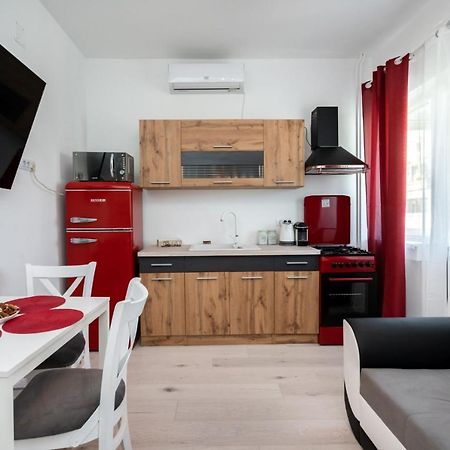 Spacious And Cozy Apartment In Central Bucharest Exterior photo